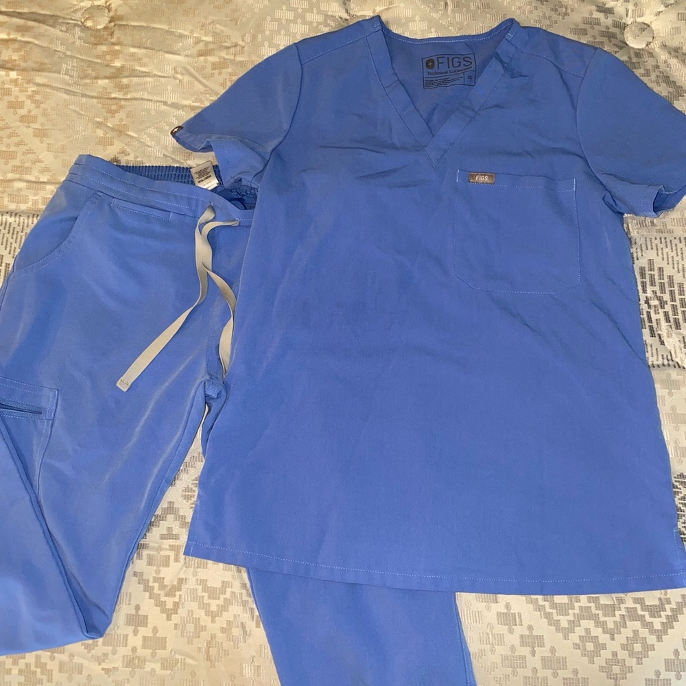Size xs figs scrubs top and bottom. Ceil blue